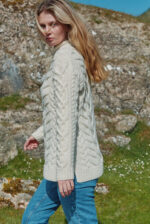 ARAN Calla Aran Damenpullover mit asymmetrischem Muster